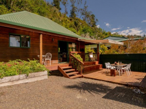 Cedar Cottage - Tairua Holiday Home
